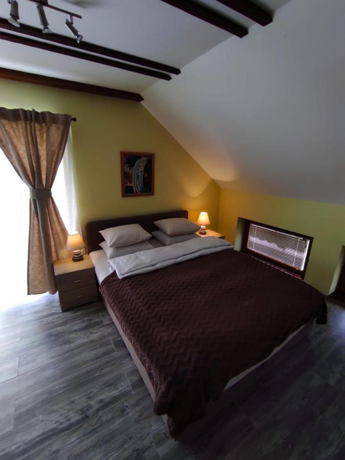 Accommodation "Old Town Dreznik" Раковица Экстерьер фото