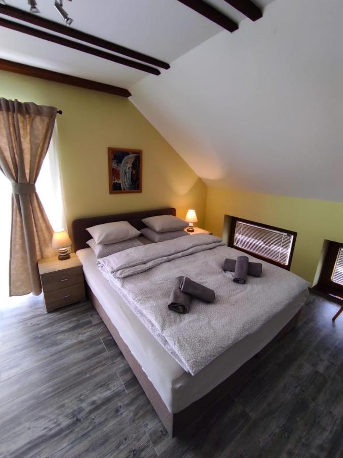 Accommodation "Old Town Dreznik" Раковица Экстерьер фото